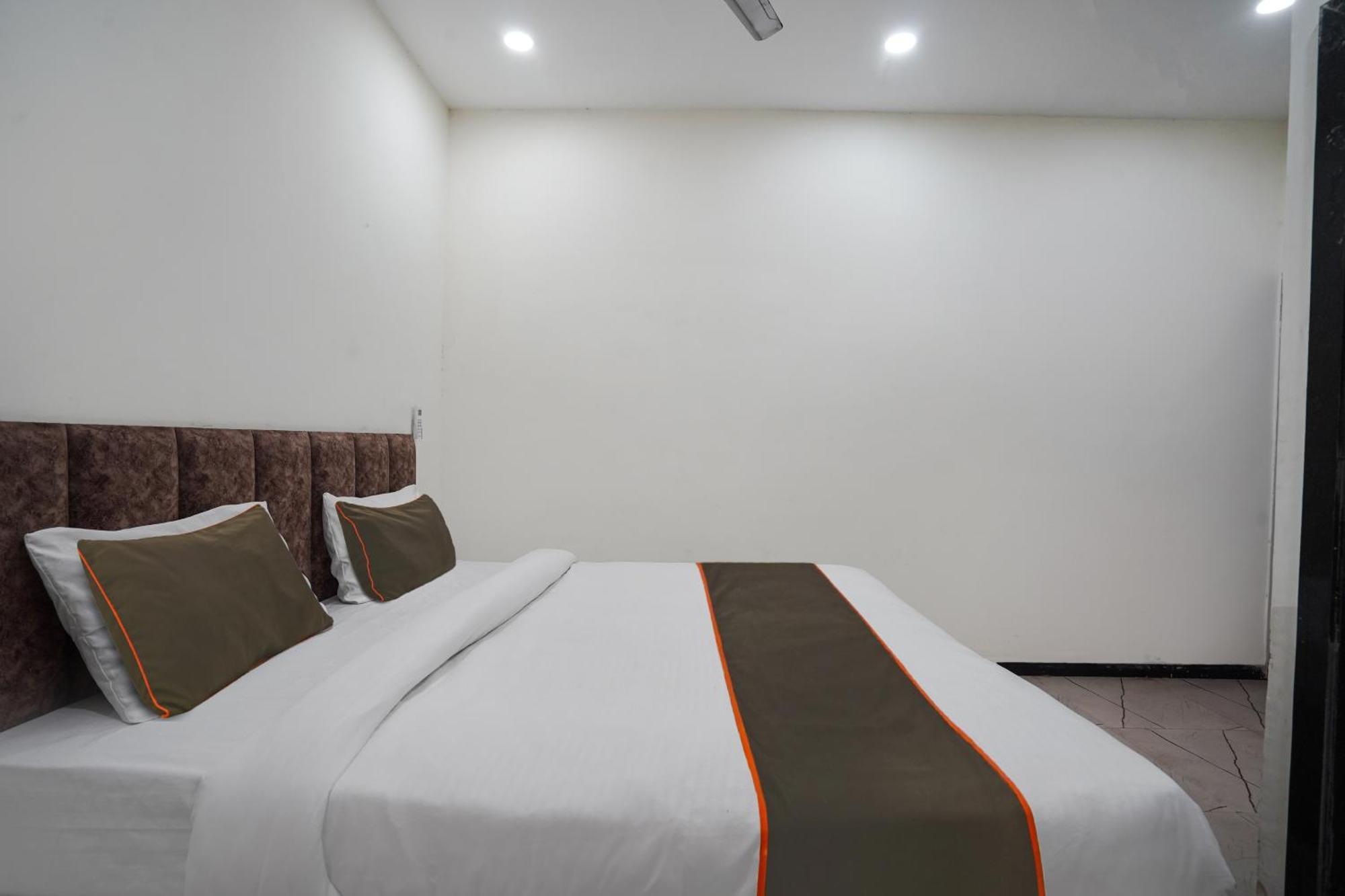 Townhouse Amanaka Formerly Hotel City Pride Raipur  Bagian luar foto