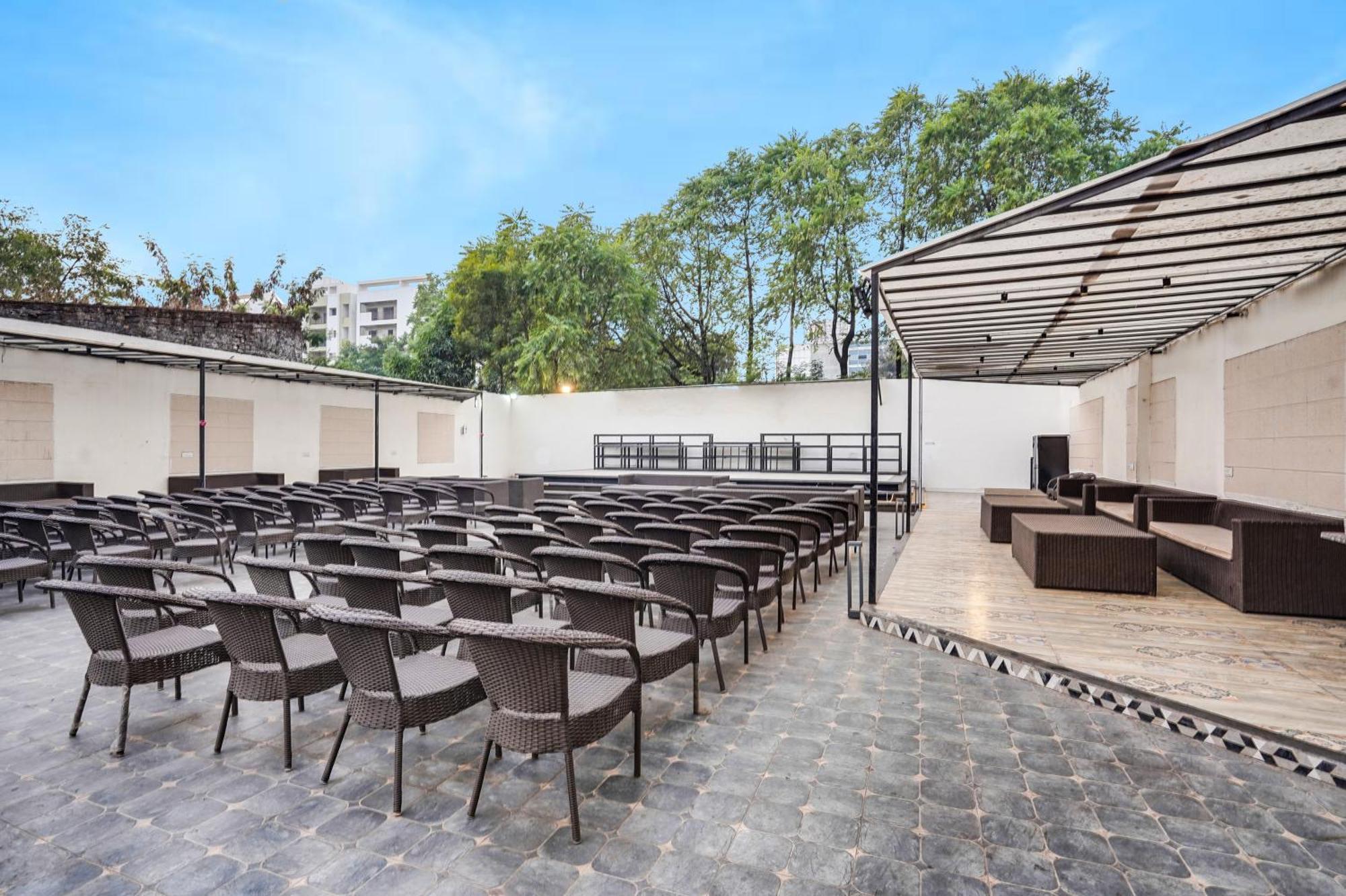 Townhouse Amanaka Formerly Hotel City Pride Raipur  Bagian luar foto